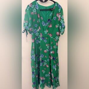 Jessica Howard Green Floral Wrap-Style Midi Dress